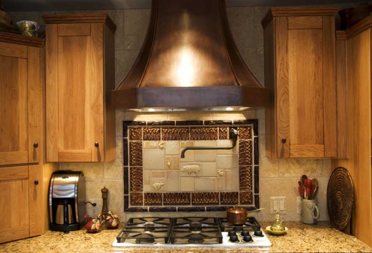 KITCHEN BACKSPLASH & HOOD